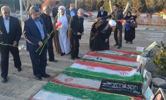 حضور رئیس سازمان حج و زیارت بر مزار جان باختگان فاجعه منا در اصفهان