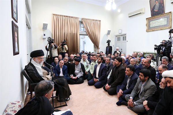 رهبر انقلاب اسلامی در دیدار جمعی از مسئولان و دست‌اندرکاران حج مطرح کردند؛ پیام‌های سیاسی حجِ انقلاب اسلامی را به دنیای اسلام برسانید